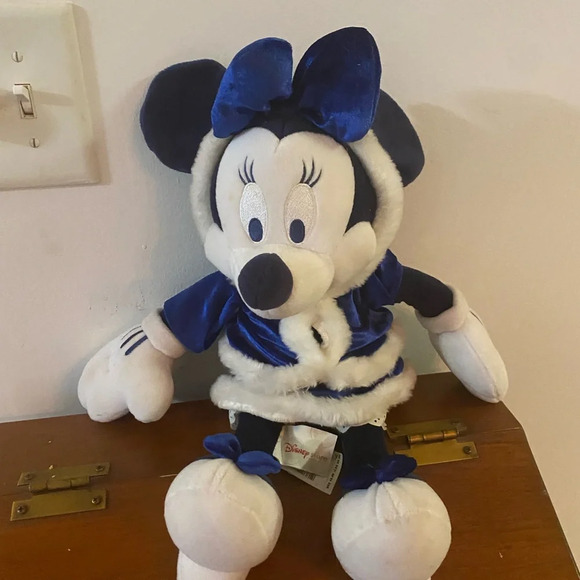 Disney Store Winter Blue Minnie Mouse Plush - Picture 3 of 9